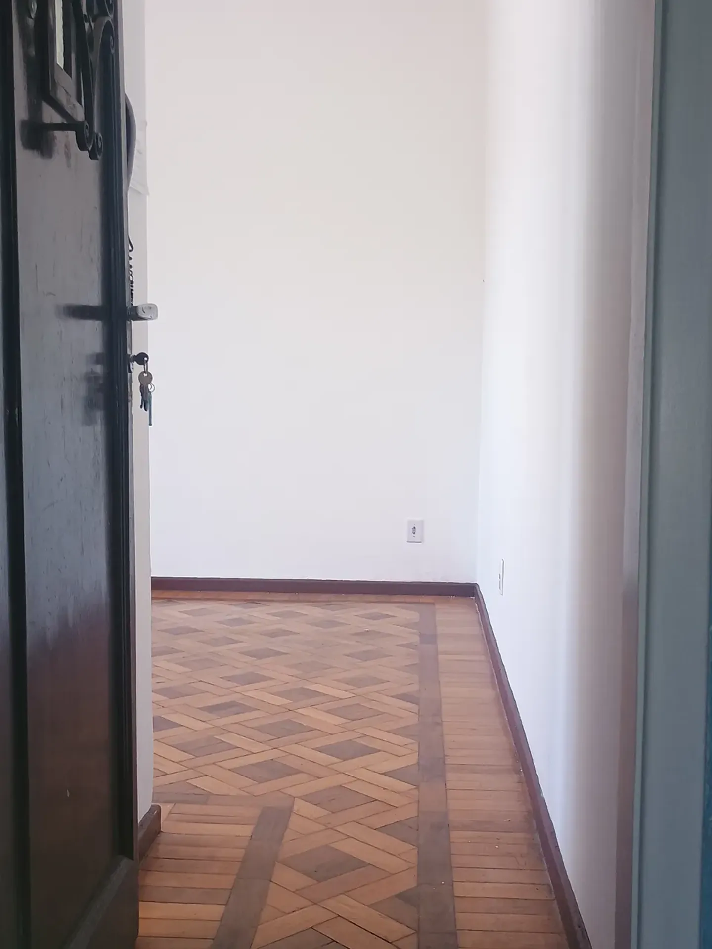 Apartment on the 3rd floor with wood or laminate floors — photo 13