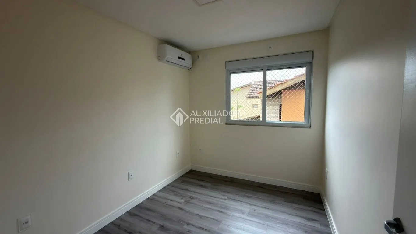 Balcony with a grill in a 4-bedroom house, 120 m² — photo 9