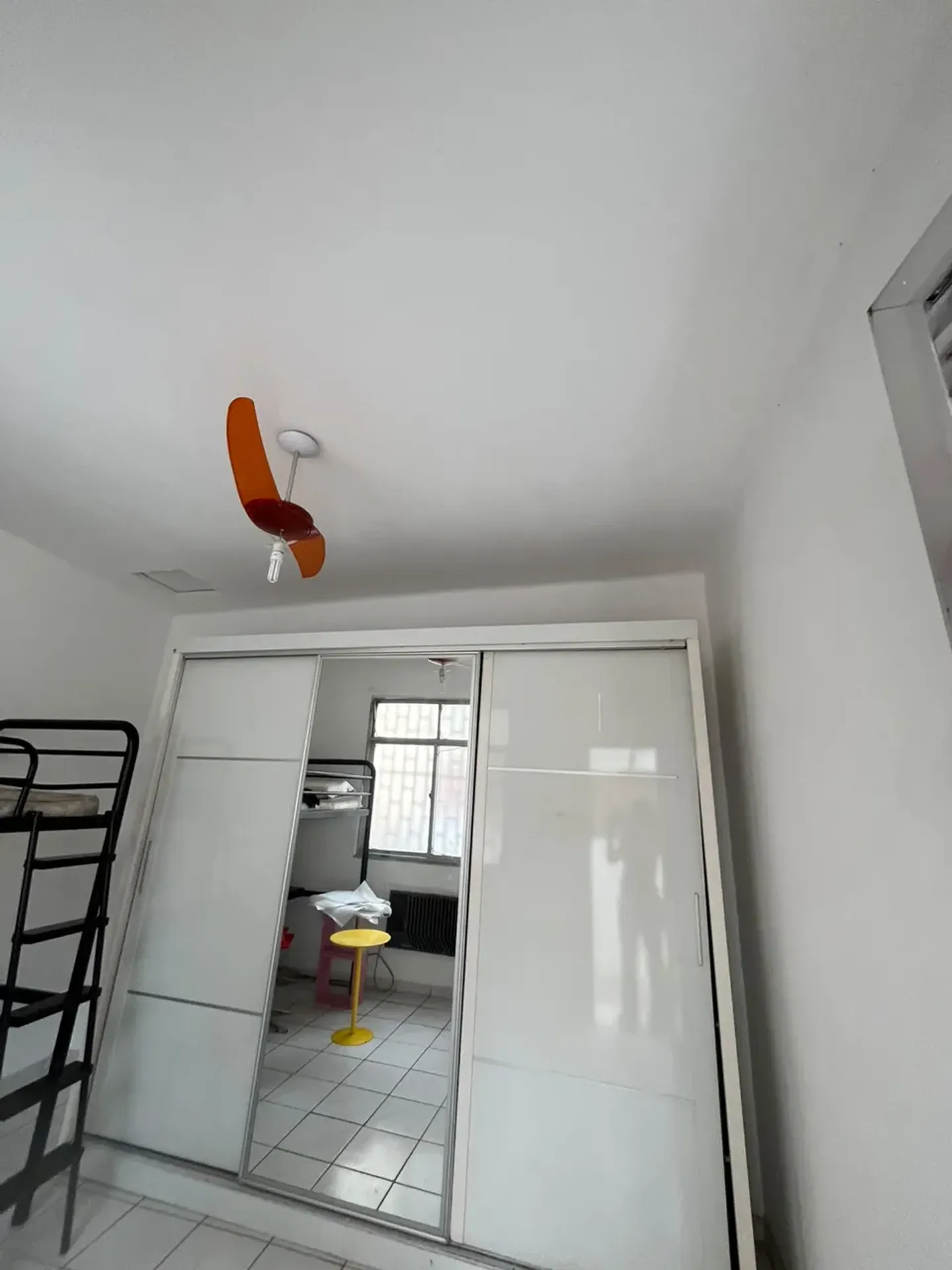 Unfurnished apartment with closed kitchen and 2 bedrooms — photo 2