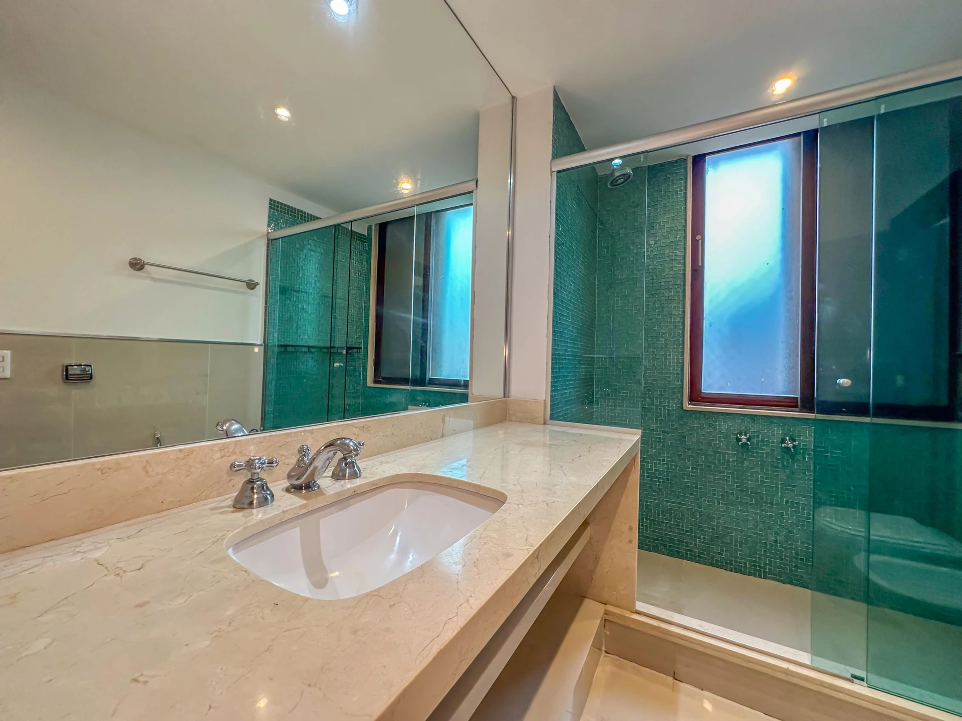 Apartment, 275 m², with a glass-enclosed balcony — photo 40