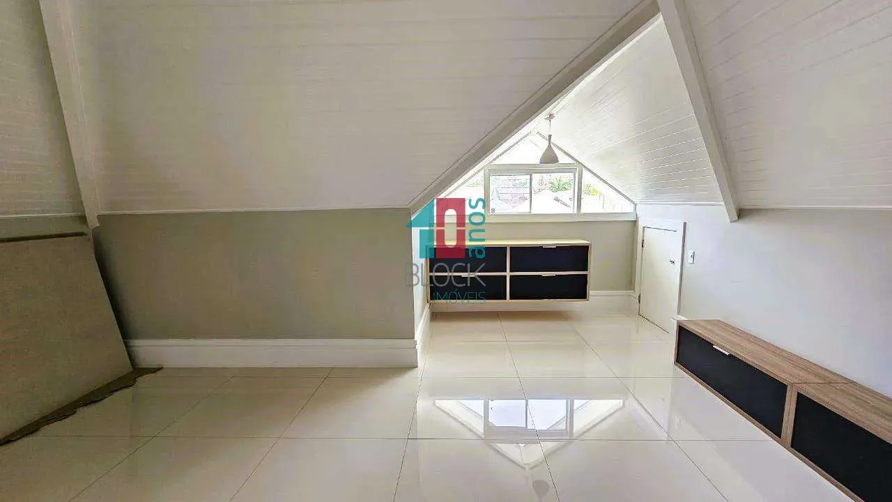 4-bedroom apartment with private garden and 364 m² — photo 37