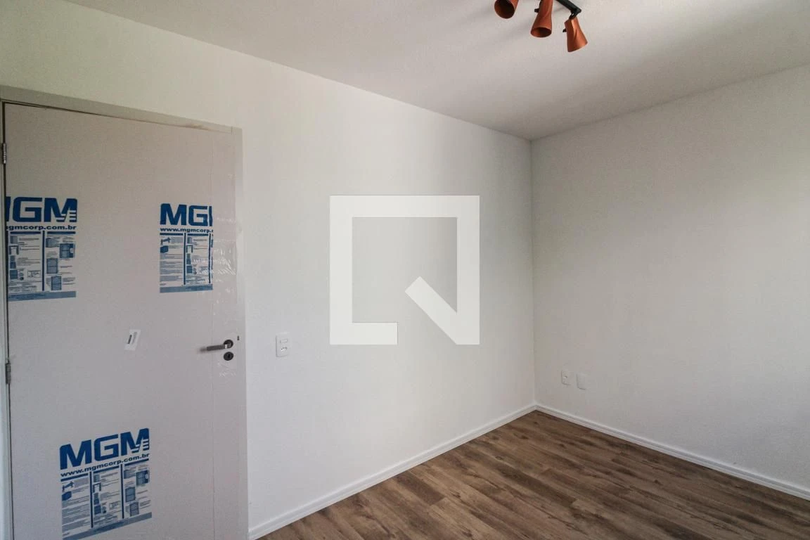 Balcony with a grill in a 2-bedroom apartment, 43 m² — photo 29