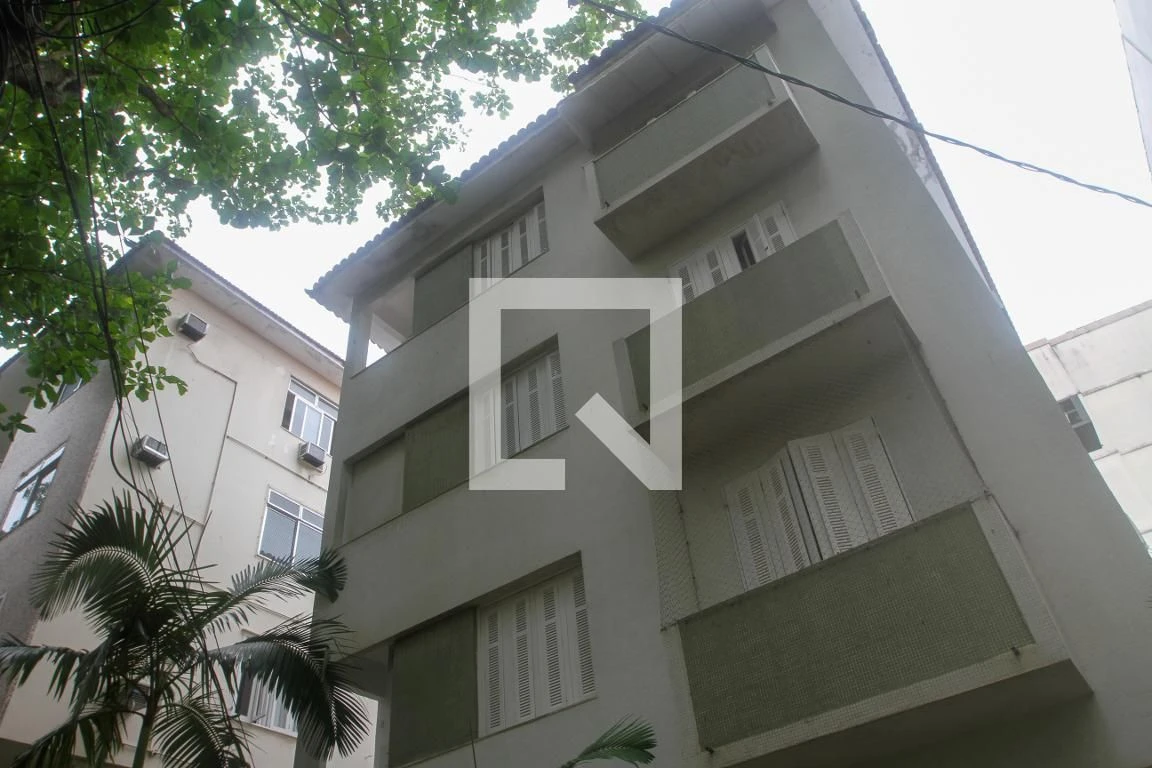 One-bedroom apartment with a washing machine — photo 11