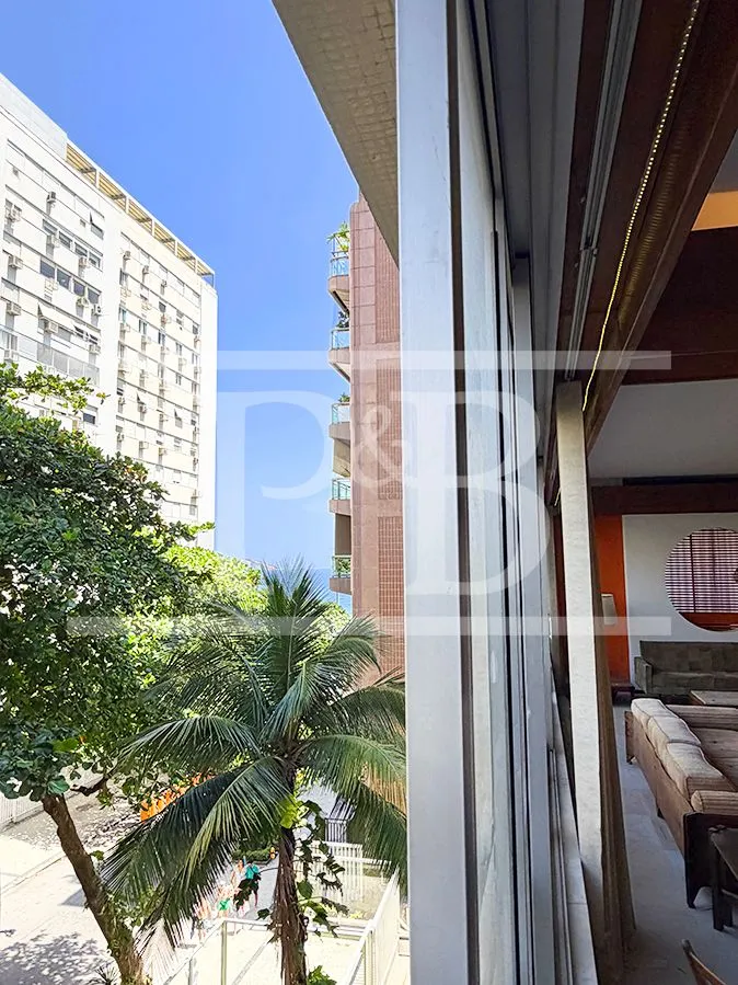 310 m² apartment with floor-to-ceiling windows and a bathtub — photo 25