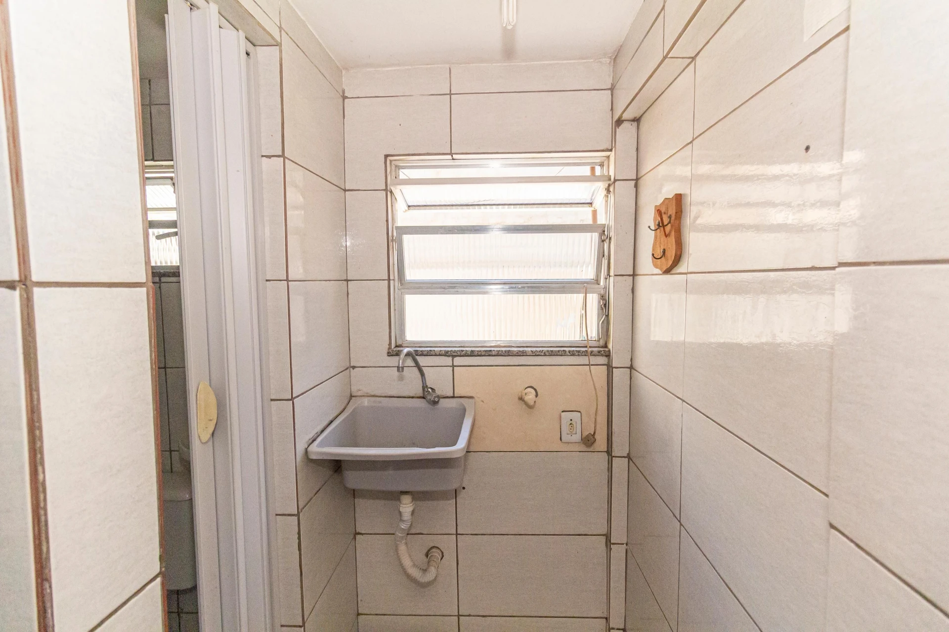 Unfurnished house with 1 bedroom and a kitchenette corner