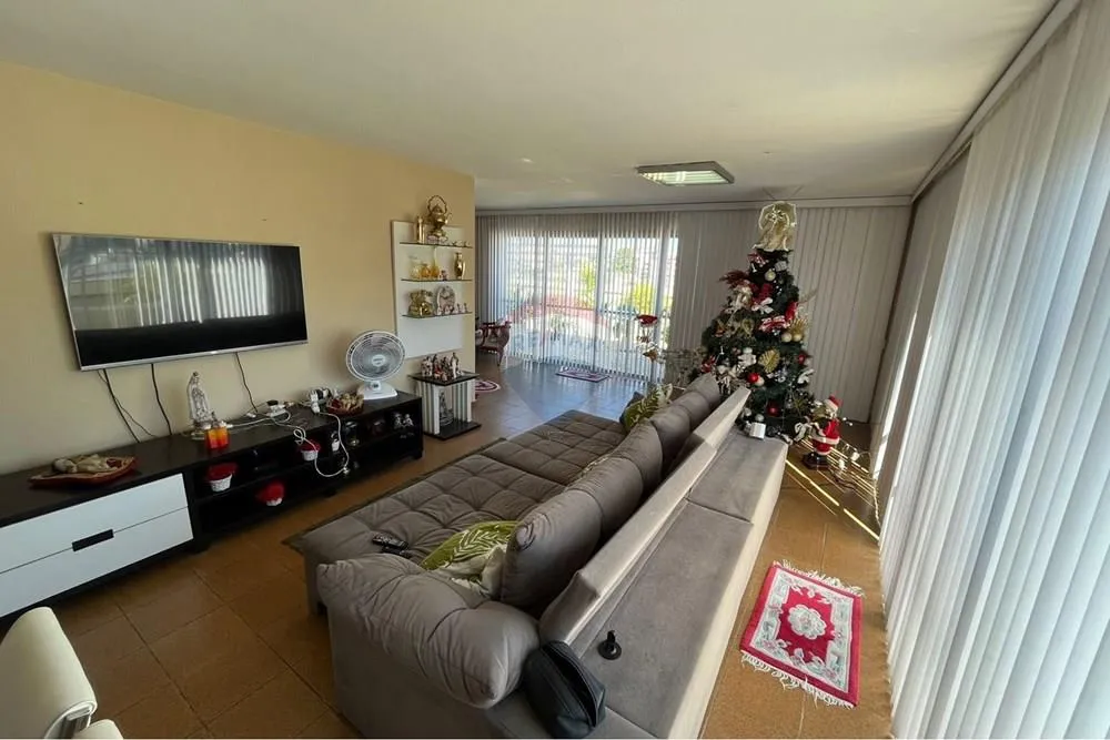 Furnished 4-bedroom apartment with 2 baths and 183 m² — photo 7