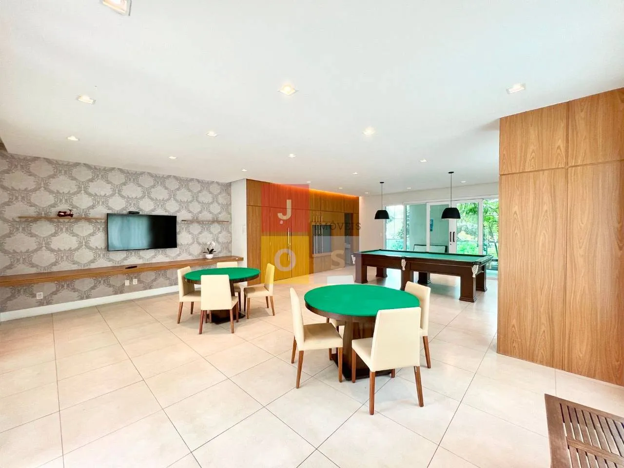 Furnished 4-bedroom suite apartment with 156 m² — photo 159