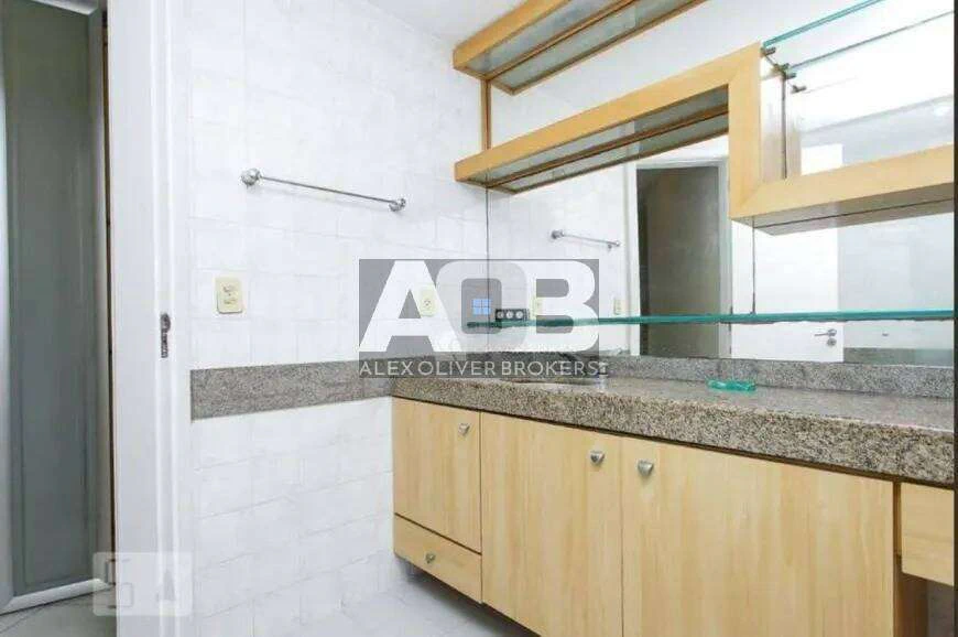 200 m² apartment with 3 en-suite bedrooms and 5 baths — photo 24