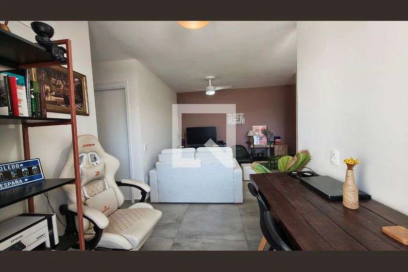 Furnished 2-bedroom apartment with balcony and desk corner — photo 21