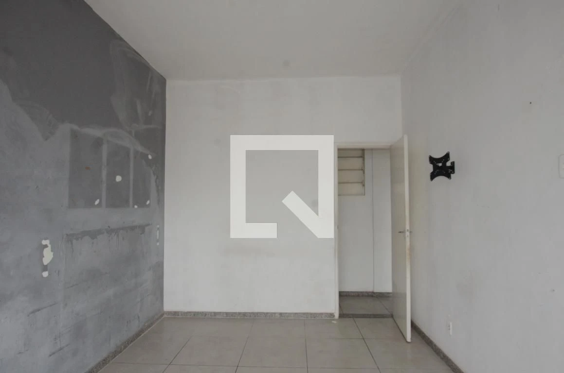 2-bedroom apartment with glass-enclosed shower — photo 22