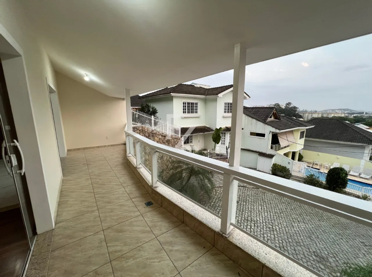 Дом с 3 спальнями и 4 ванными, 220 м² — photo 6