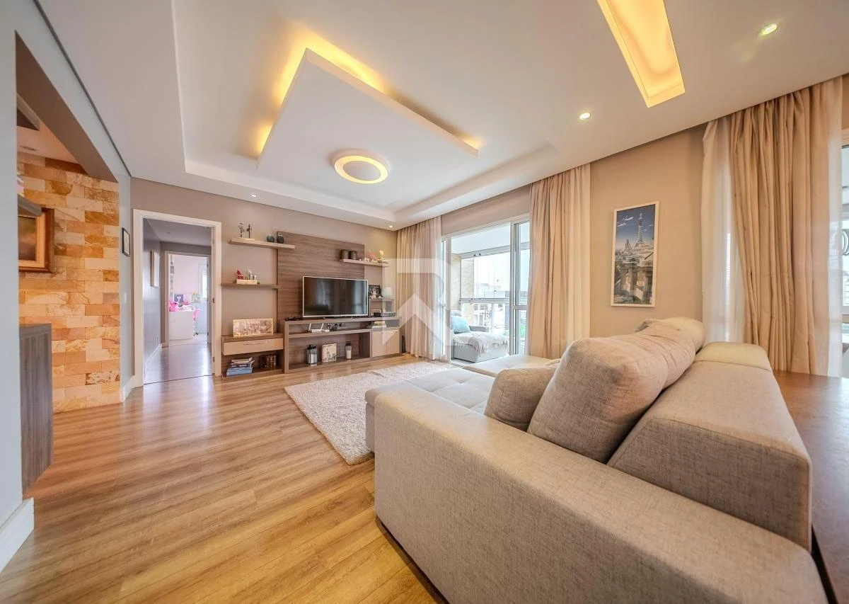 Glass-enclosed balcony in a 3-bedroom apartment, 166 m² — photo 18