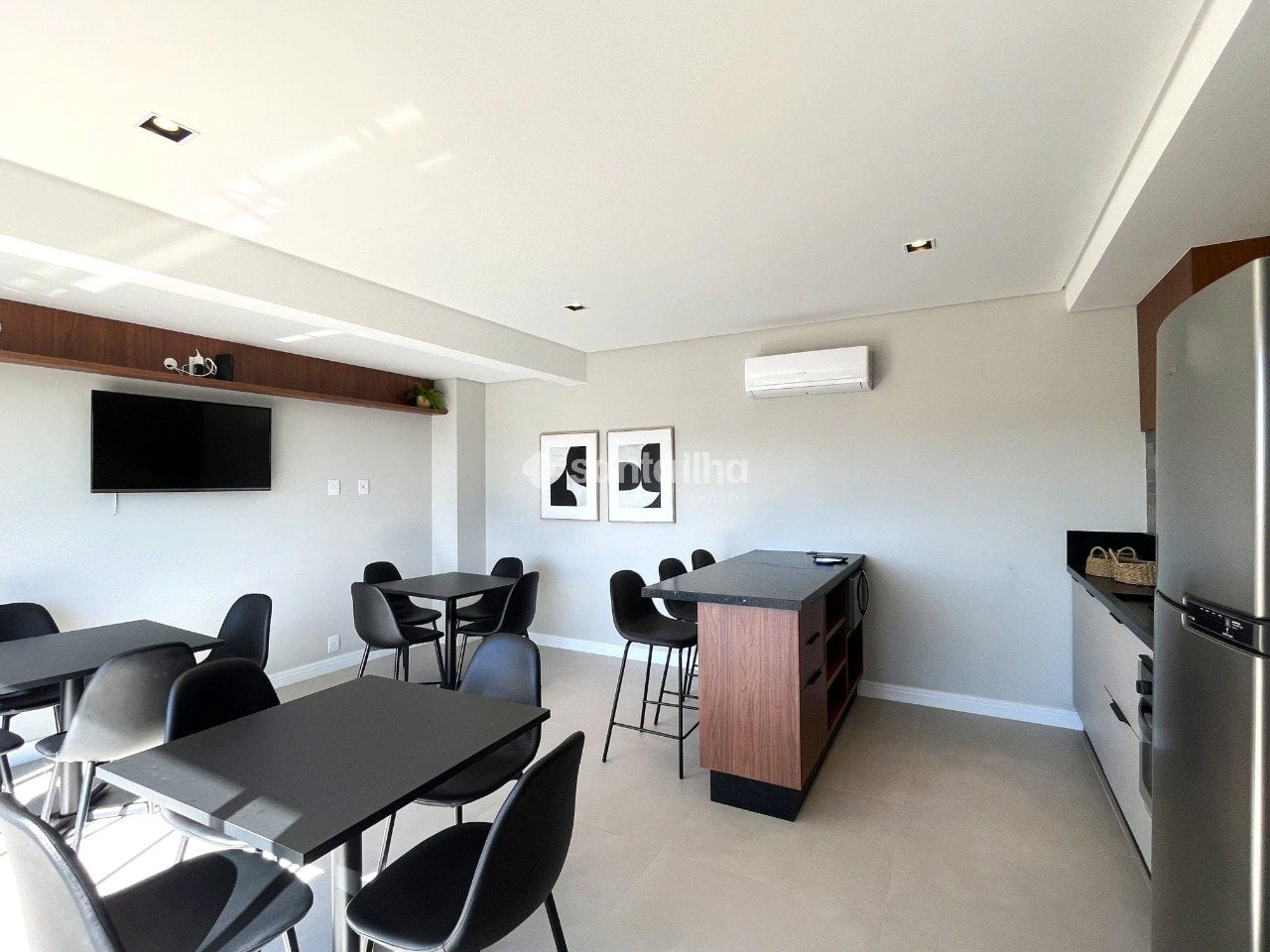 Balcony with a grill in a 2-bedroom apartment, 59 m² — photo 28
