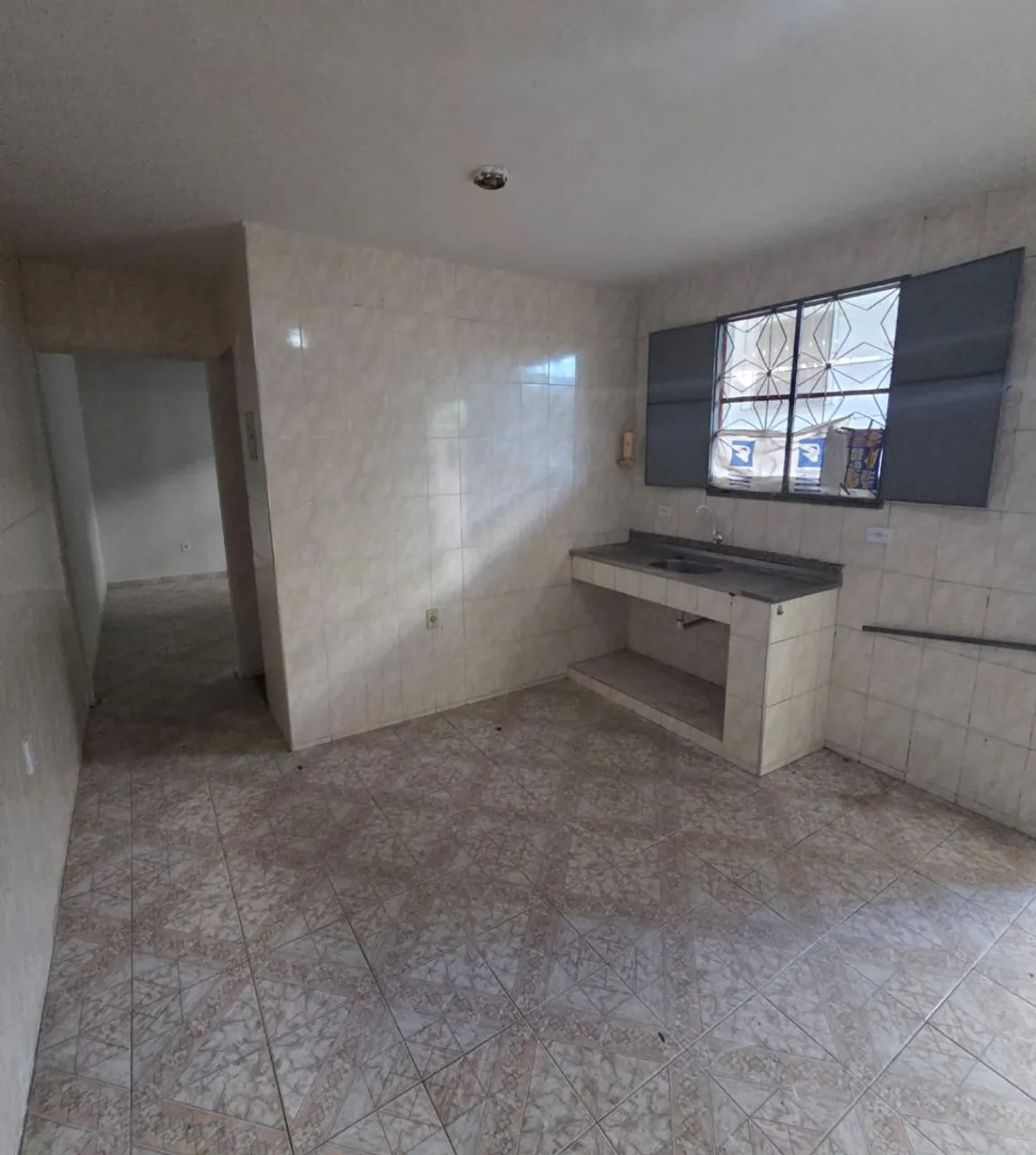 Unfurnished home with 1 parking spot and 1 bedroom — photo 3