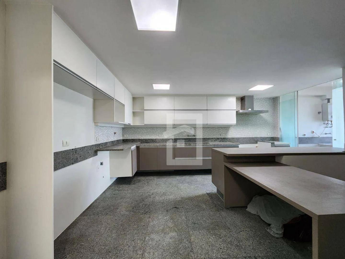 4-bedroom apartment with enclosed balcony and private garden — photo 55