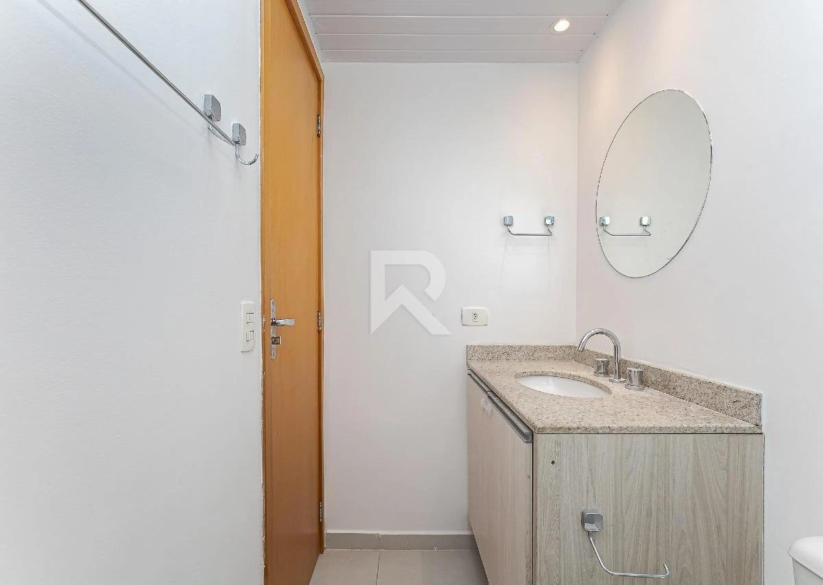 3-bedroom apartment in a building with a coworking space — photo 12
