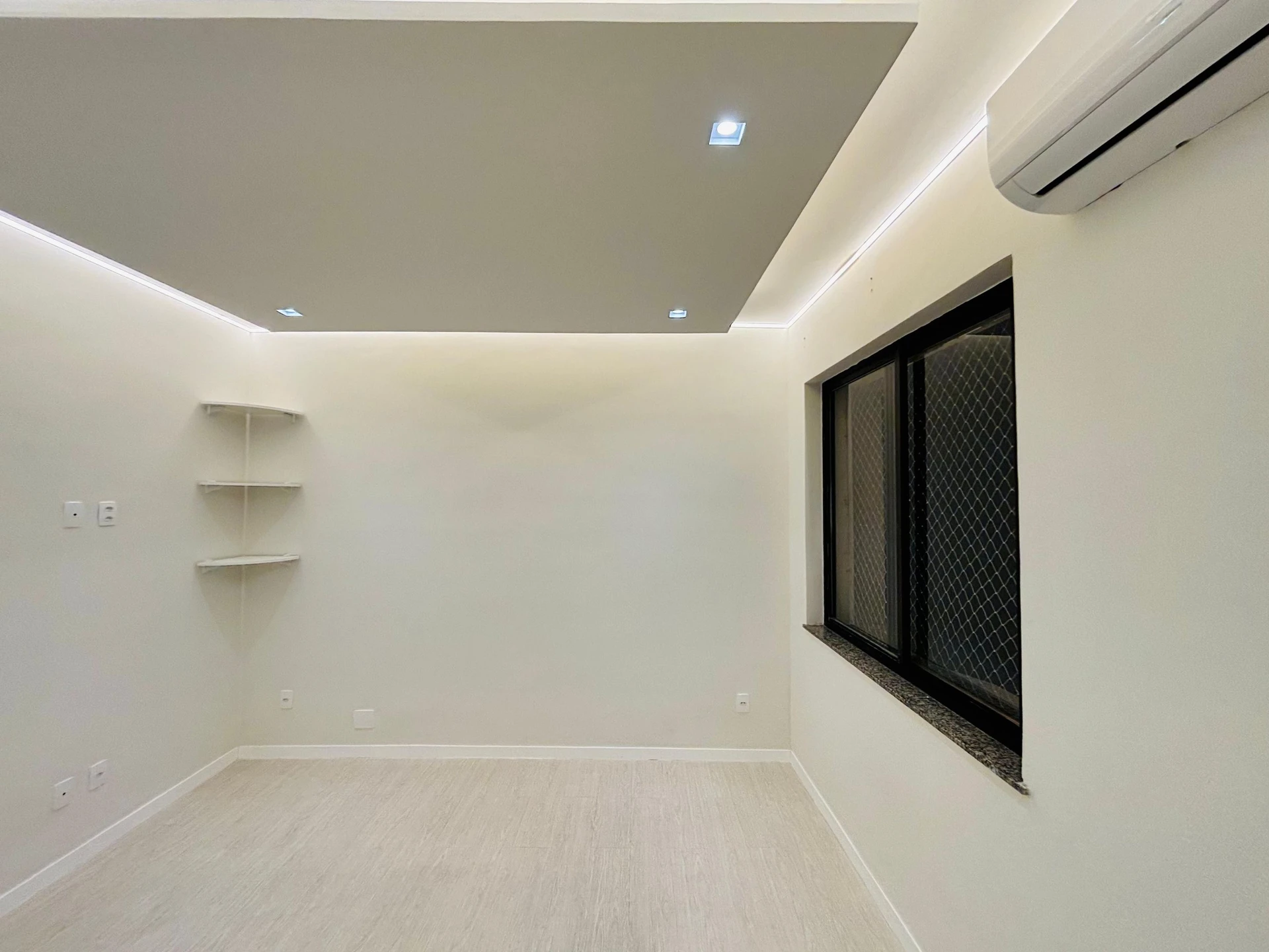 Washing machine in a 3-bedroom apartment, 401 m² — photo 13
