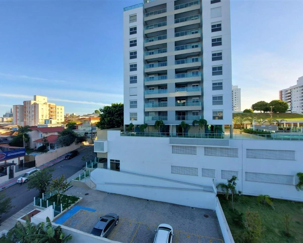 Balcony with a grill in a 3-bedroom apartment, 93 m² — photo 13