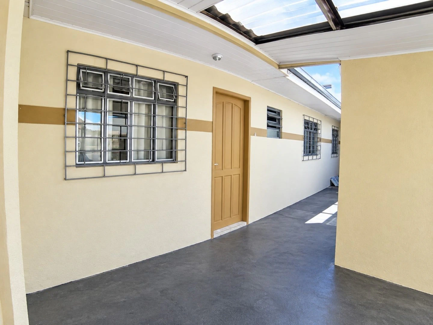 Casa residencial com 2 quartos e box de vidro no banheiro — photo 8