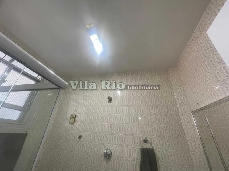 Apartamento sem mobília com 3 quartos e banheiro com box de vidro — photo 8