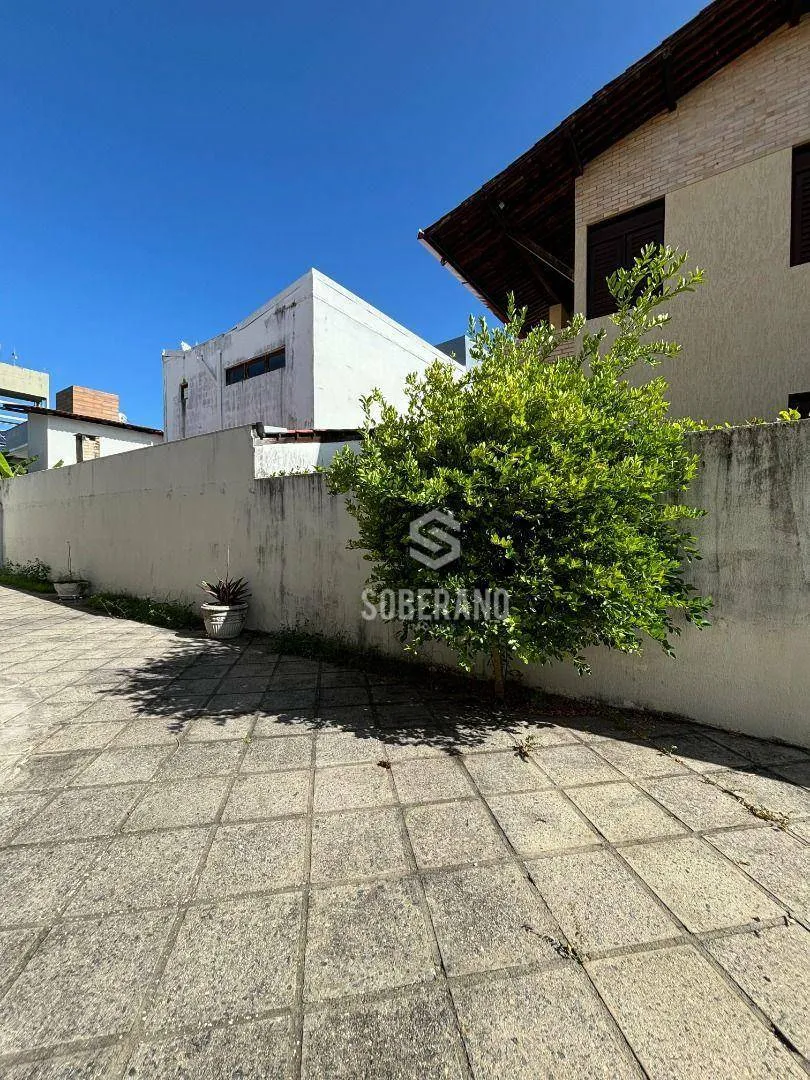 House with 6 bedrooms and 720 m² plus 4 parking — photo 34