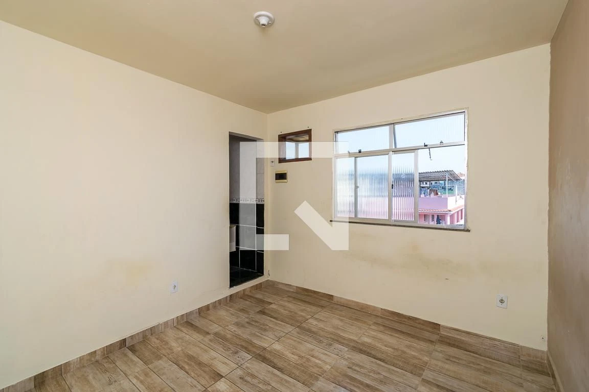 Balcony with a grill in a 3-bedroom apartment, 80 m² — photo 18