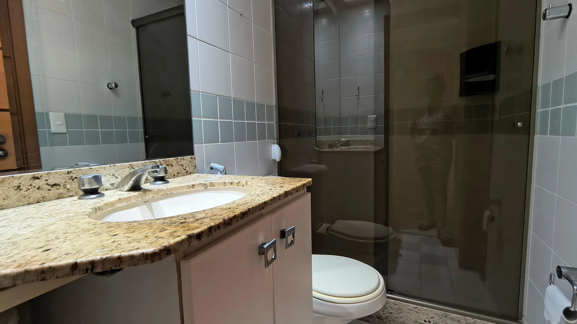 Condo house with balcony and 3 en-suite bedrooms — photo 46
