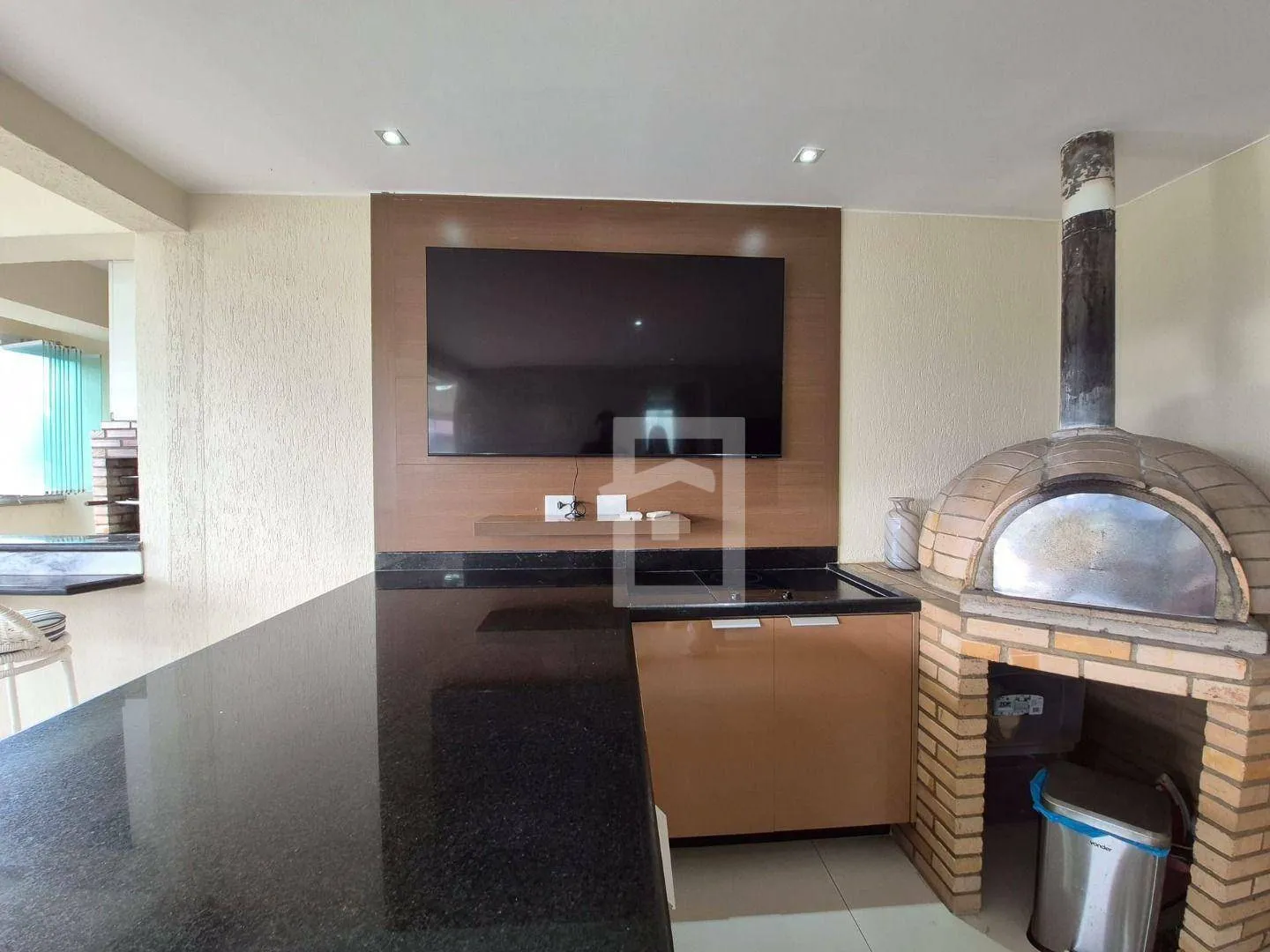 Furnished 235 m² apartment with 4 bedrooms — photo 36