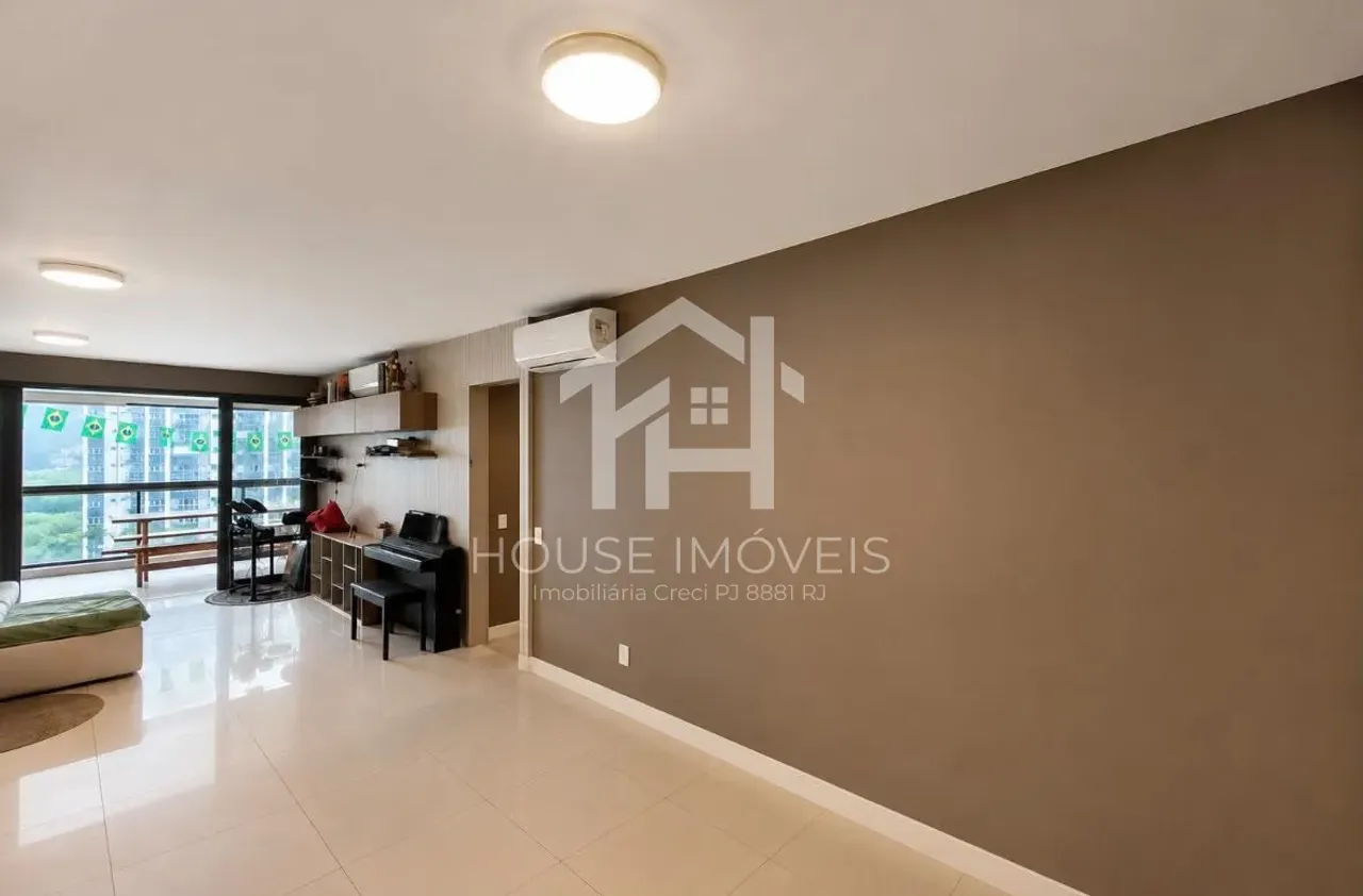 3-bedroom apartment with 5 bathrooms and a glass balcony — photo 16