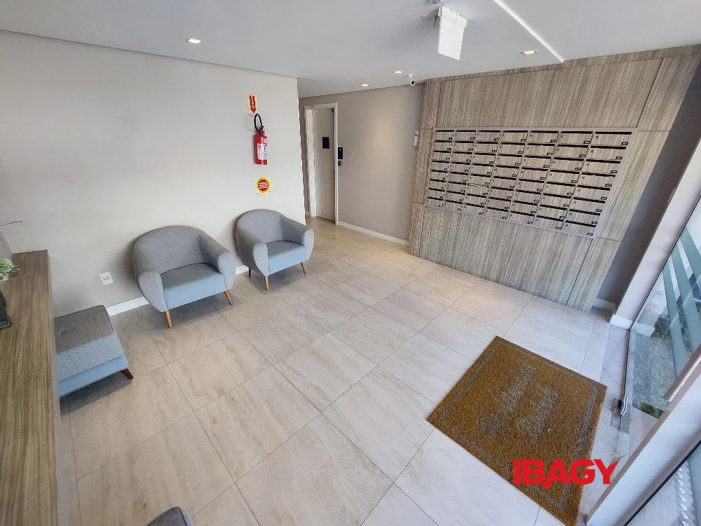 Balcony with a grill in a one-bedroom apartment, 39 m² — photo 22