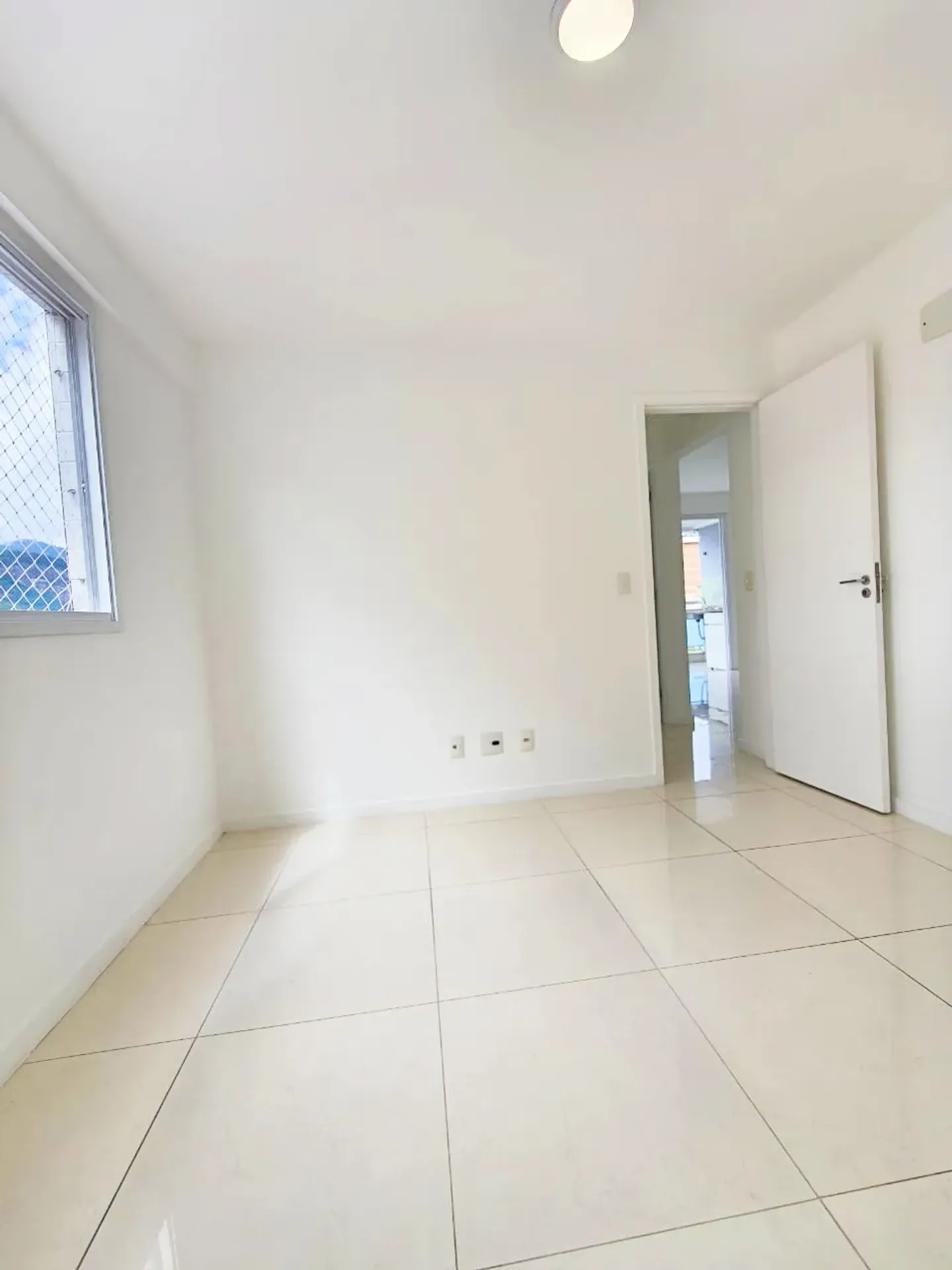 2-bedroom apartment with balcony, closed kitchen — photo 43