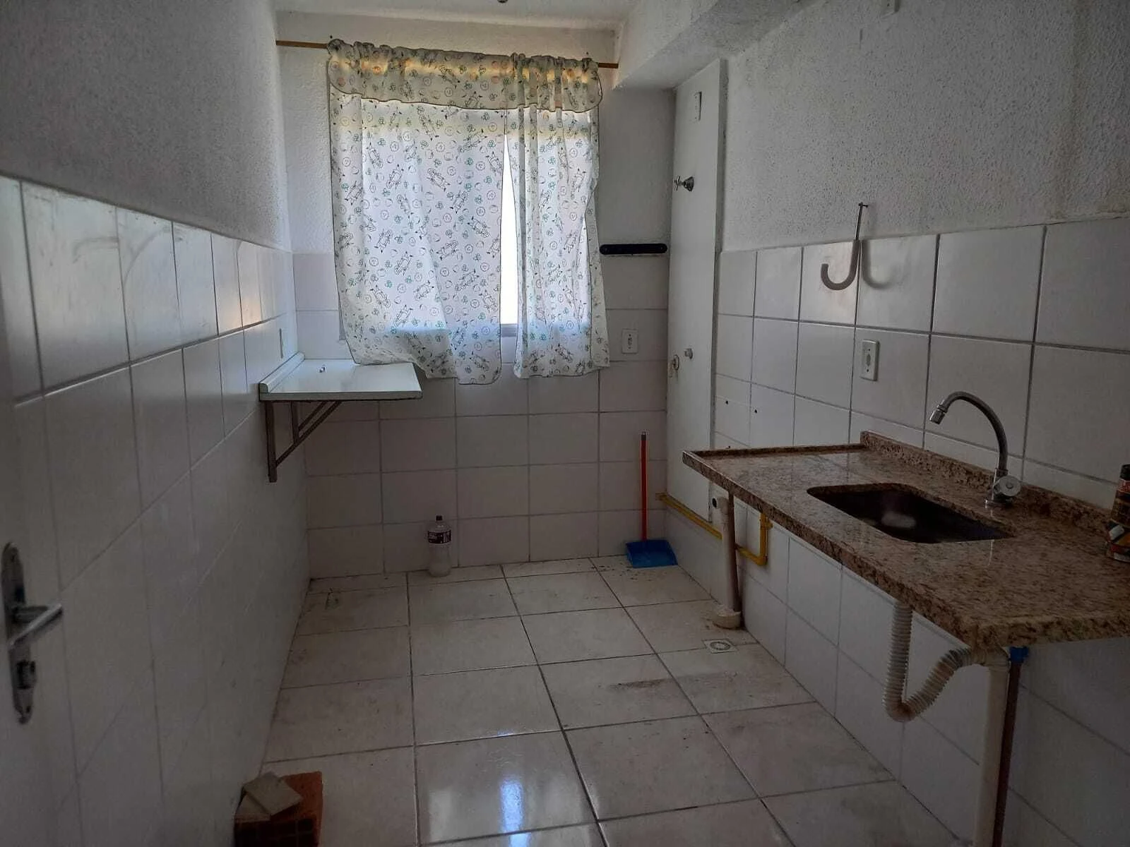 Unfurnished 2-bedroom apartment with 1 parking space — photo 4