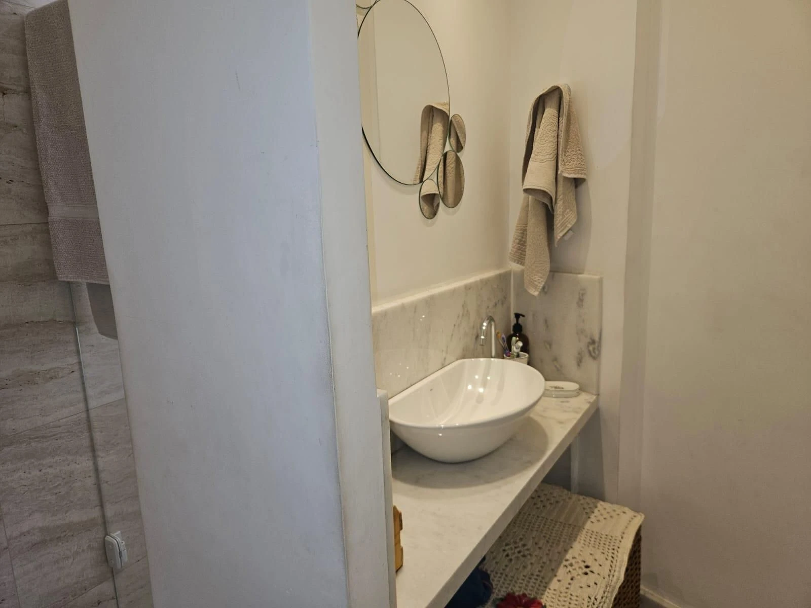 70 m² apartment with a walk-in closet and a home office — photo 22