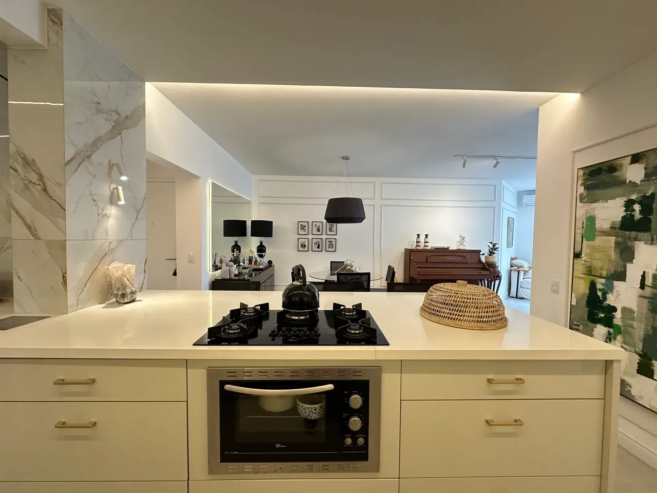 3-bedroom apartment with a fireplace in Florianópolis — photo 47