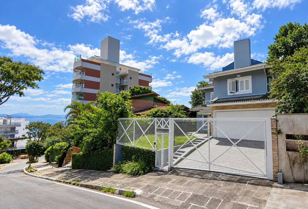 4-bedroom house with a fireplace in Florianópolis — photo 9