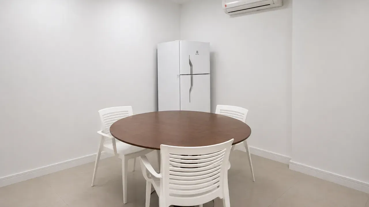 33 m² apartment with 1 bedroom and a glass shower — photo 6