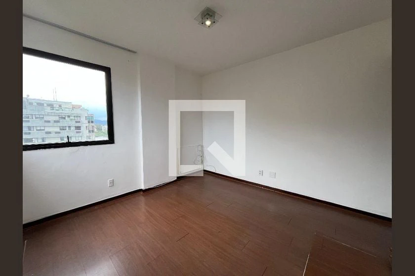 Glass-enclosed balcony in a 3-bedroom apartment, 103 m² — photo 20