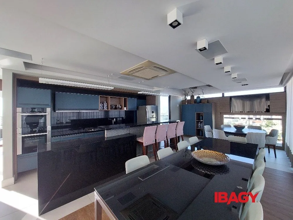 Furnished apartment, 47 m², with a glass-enclosed balcony — photo 10