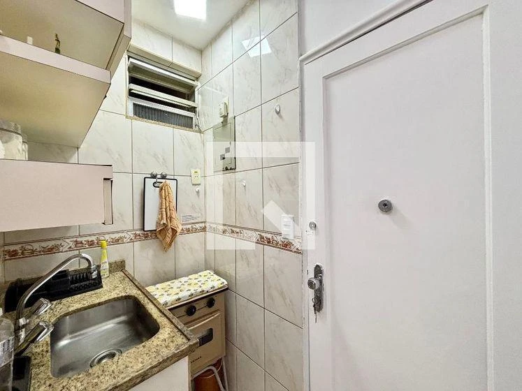 One-bedroom apartment with a washing machine — photo 7