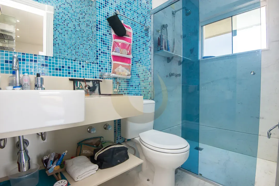 Furnished 860 m² house with 5 bedrooms and 10 bathrooms — photo 40