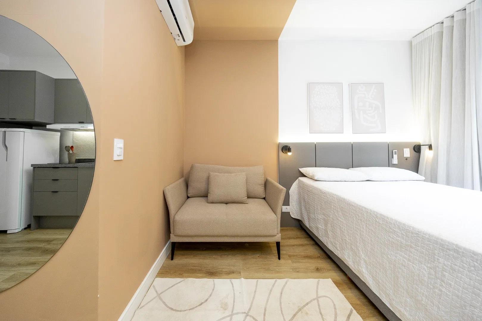 Furnished studio in a building with a gym — photo 7