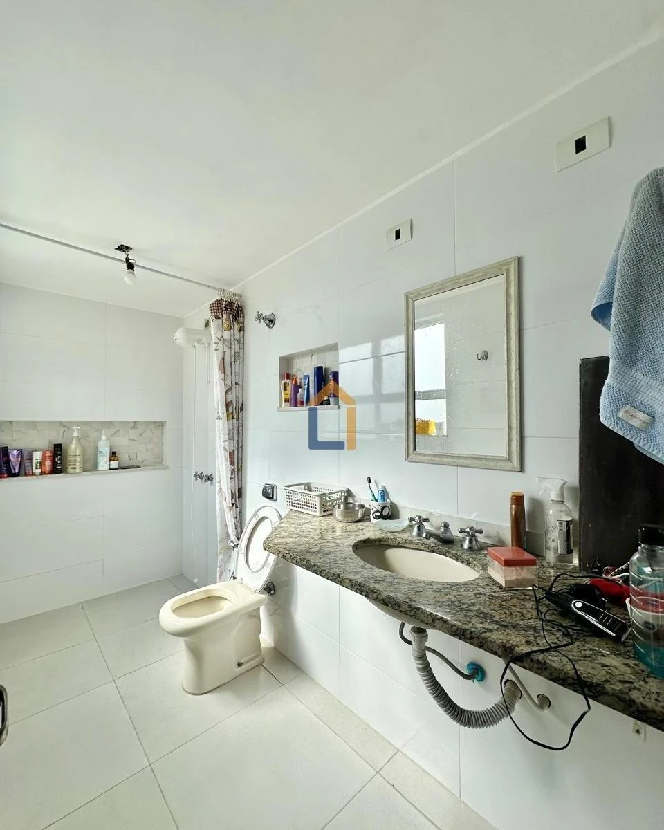 5-bedroom house with a home office — photo 19