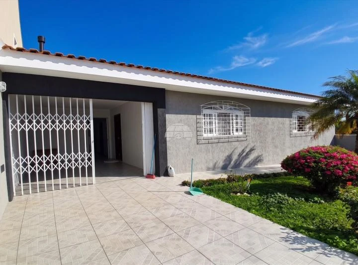 3-bedroom house with 2 bathrooms and covered parking — photo 7