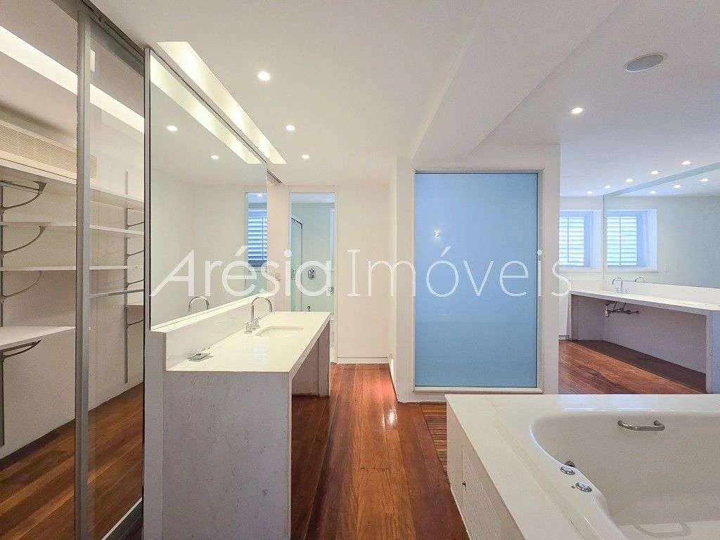 House with 3 en-suite bedrooms and 8 bathrooms 1100 m² — photo 17