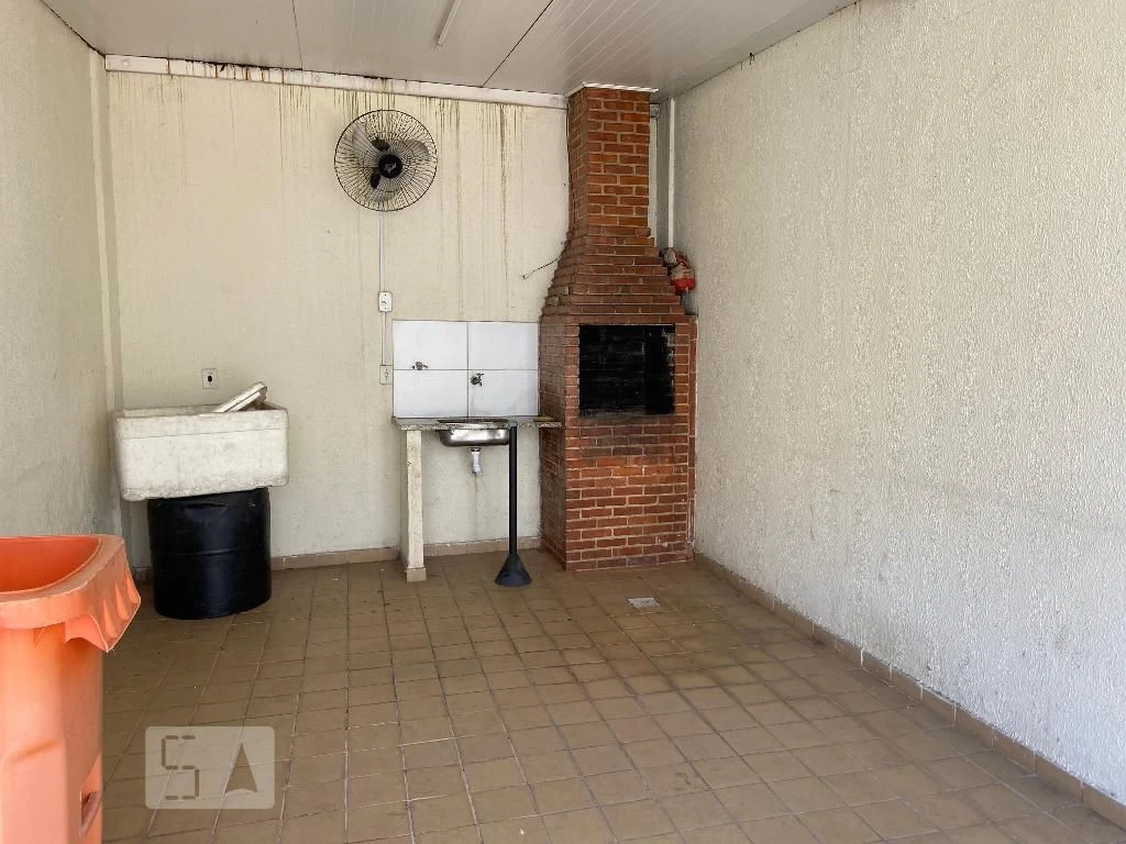 2-bedroom apartment in a building with a pool — photo 39