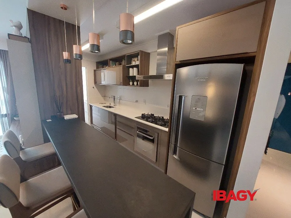 Furnished 2-suite apartment with enclosed balcony — photo 78