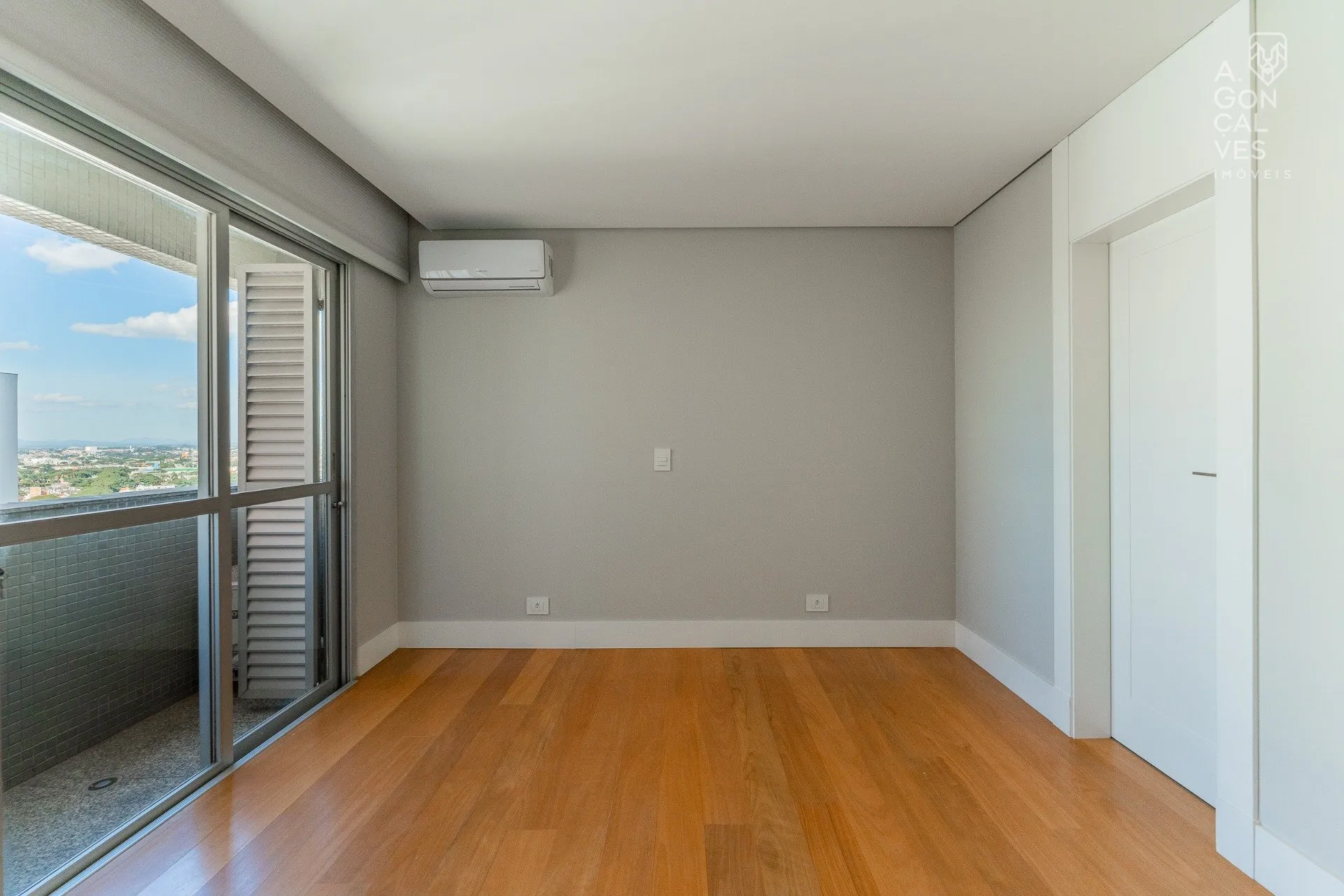 479 m² apartment with 4 bedrooms and 4 parking spaces — photo 39
