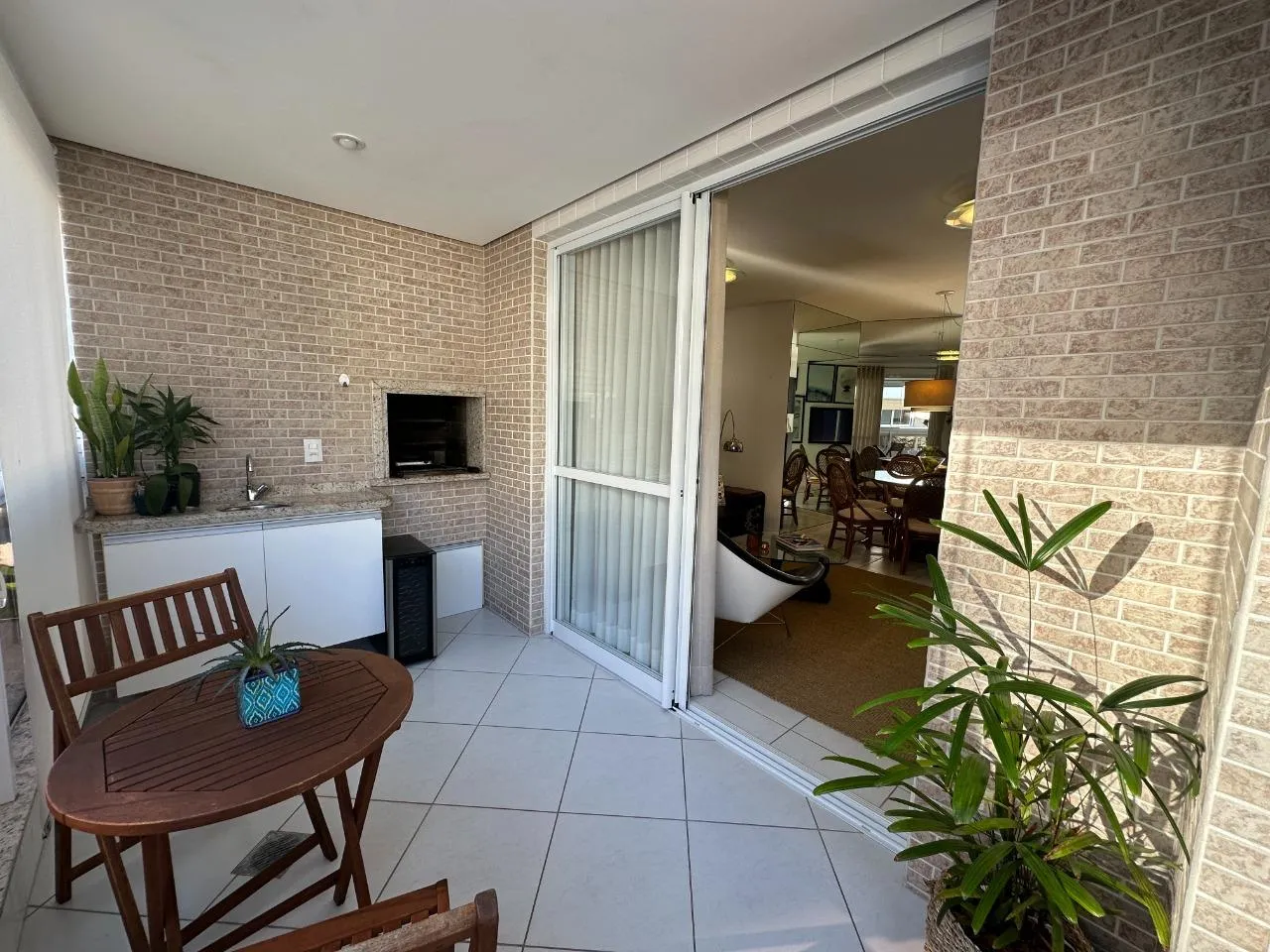 2-bedroom apartment with a glass-enclosed balcony — photo 8