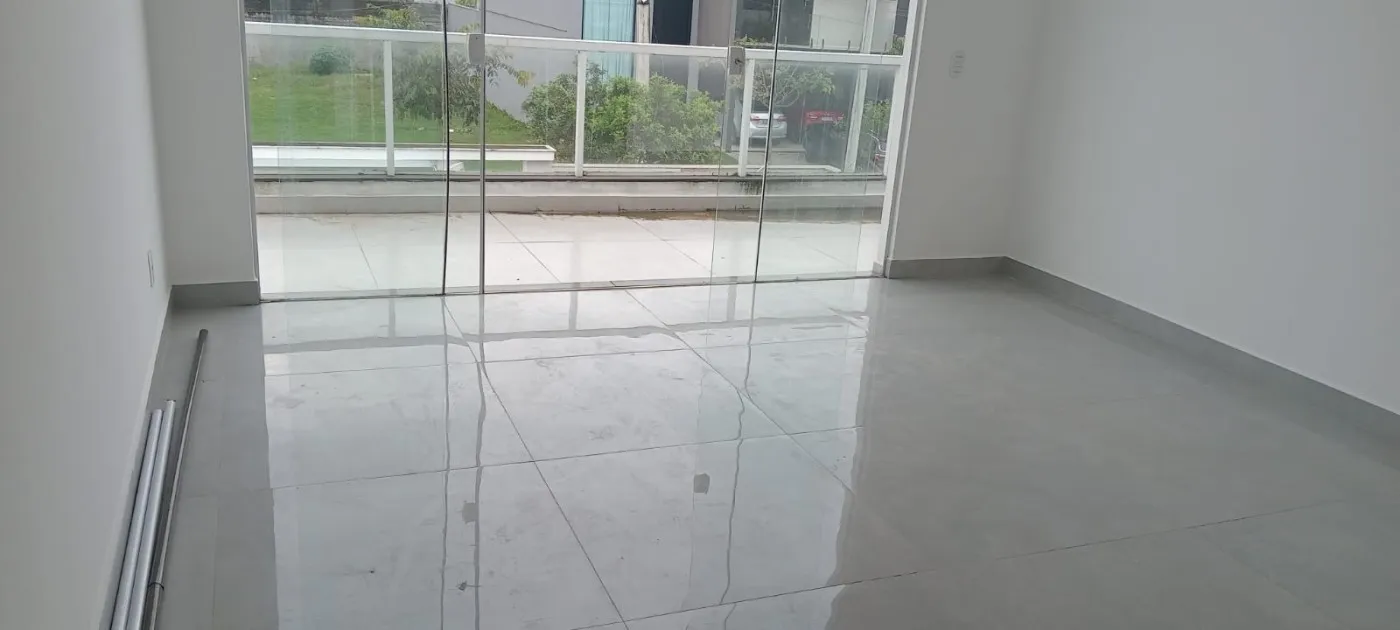 4 quartos e janelas do piso ao teto: casa de 260 m² — photo 8