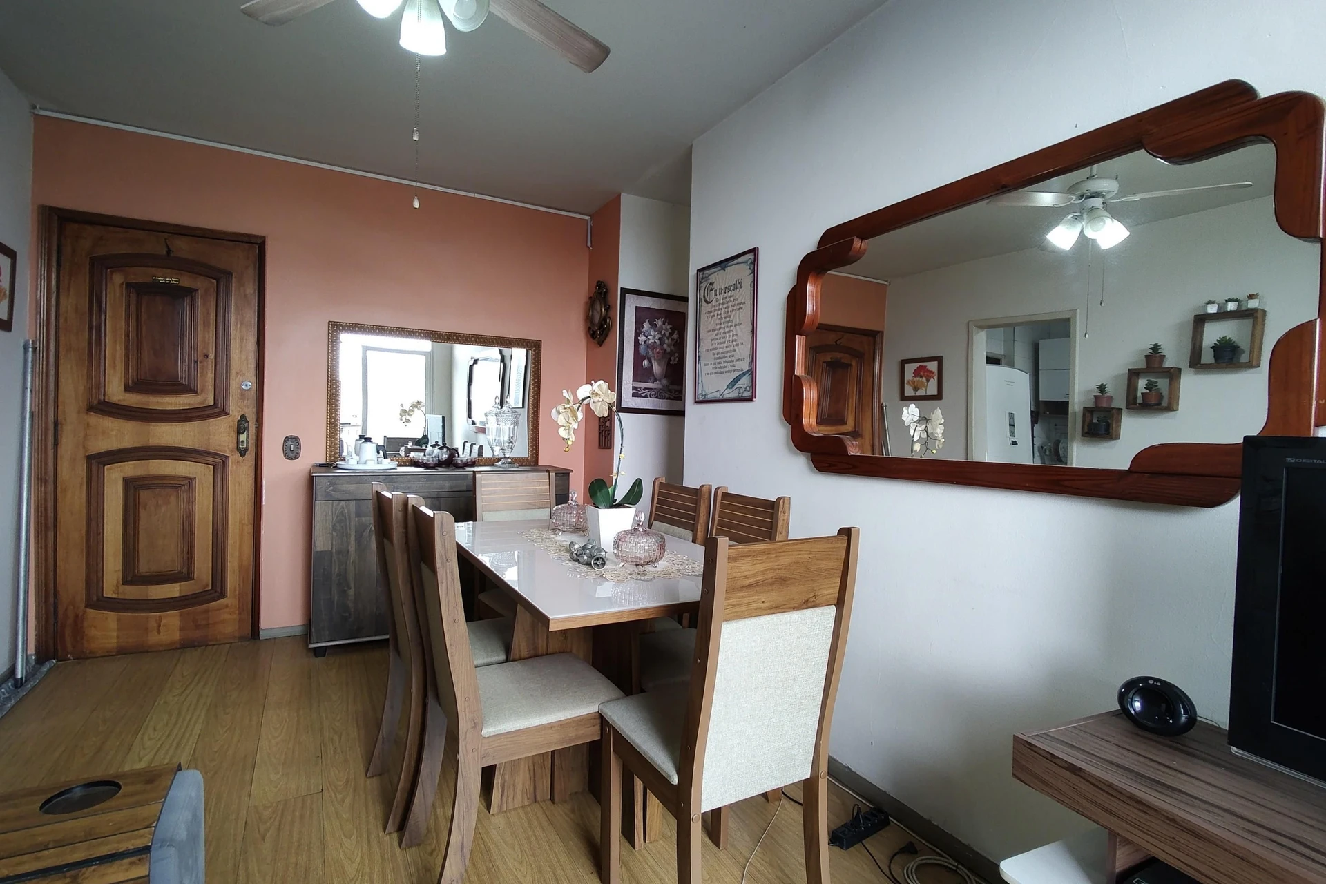 Furnished 2-bedroom apartment with a balcony — photo 24